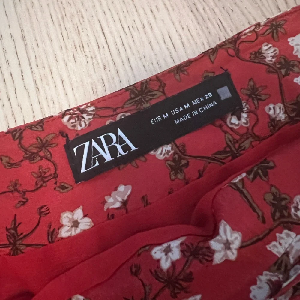 Zara floral midi skirt size medium - Picture 4 of 6